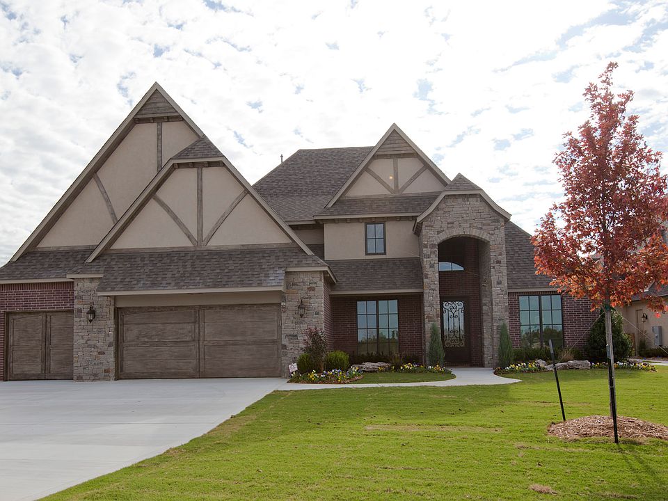 Beautiful home on corner culdesac lot