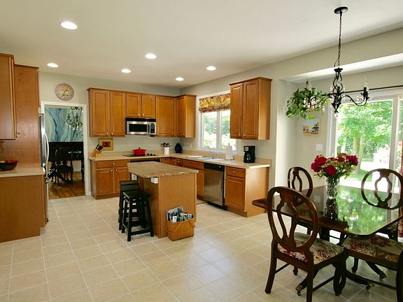 5th image of 20 Claremont Dr