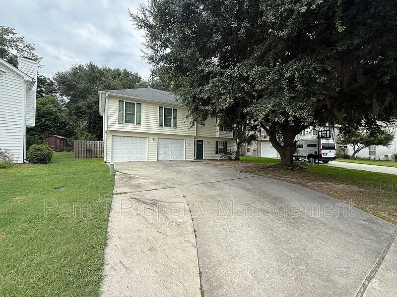 4 bed, 3.0 bath, 2300 sqft, $3,050 — Photo 2