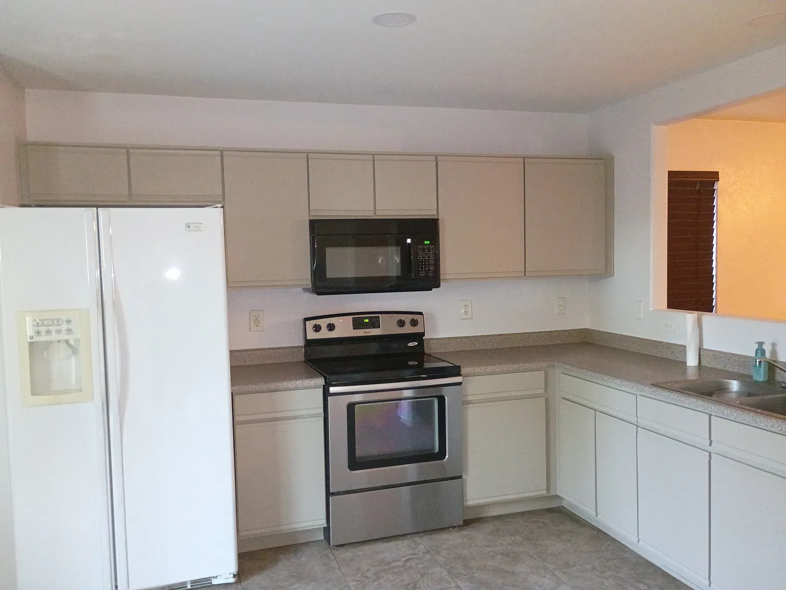 3 bed, 1296 sqft, $1,900 — Photo 3