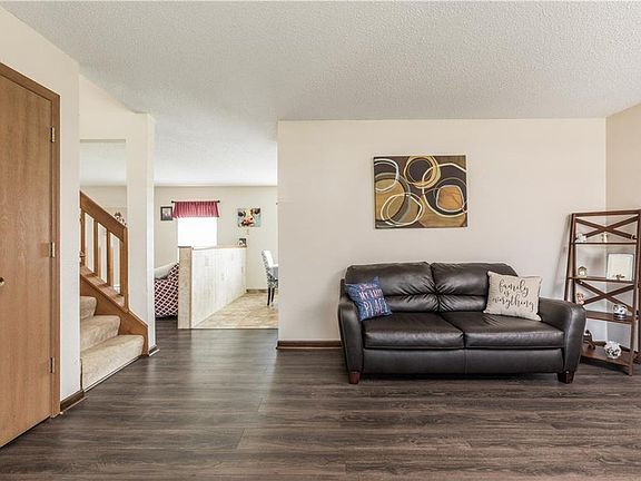 3rd image of 55 Kensington Ct