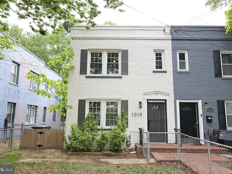 1316 Eastern Ave NE — Photo 1