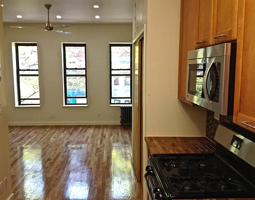 Rented by Perry Associates NYC Inc | media 16