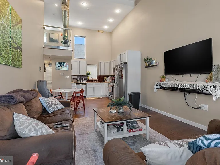 1142 Crease St #2L — Photo 6