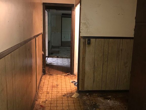 3rd image of 19901 S Riverhill Dr