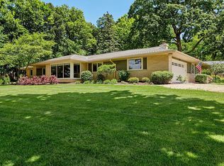 1690 Lindhurst Dr, Elm Grove, WI 53122