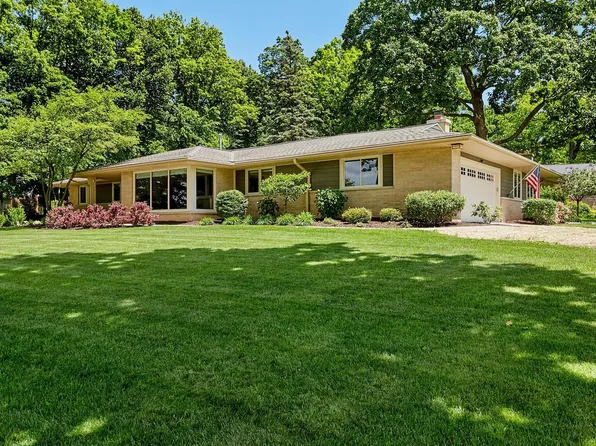 1690 Lindhurst DRIVE, Elm Grove, WI 53122