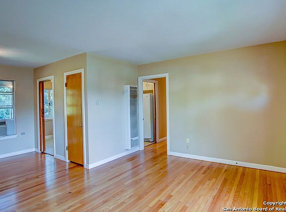 5th image of 315 Chelsea Dr