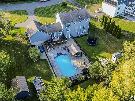 3rd image of 25 Devine Road