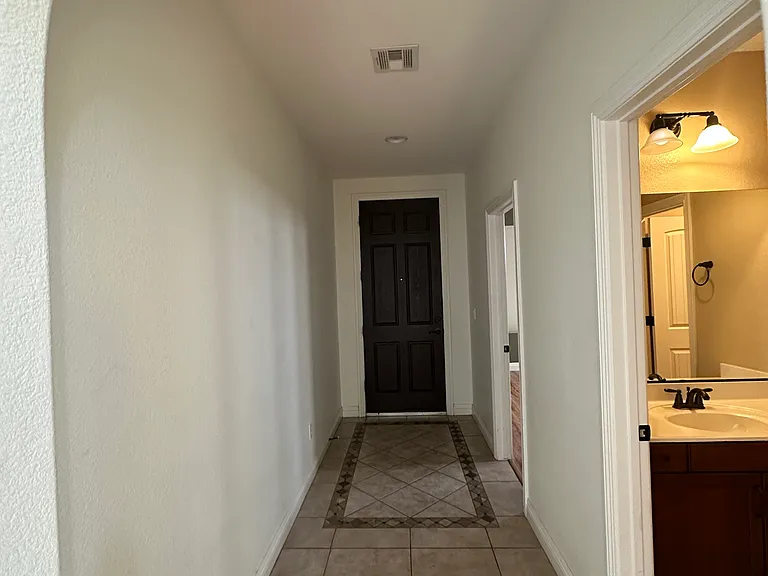 11693 Bradford Commons Dr — Photo 6