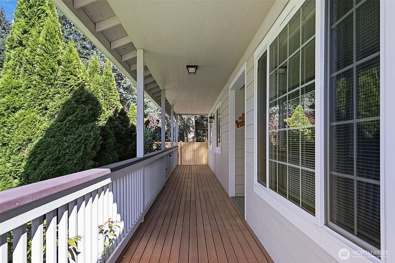 4th image of 506 Nieland Loop SE
