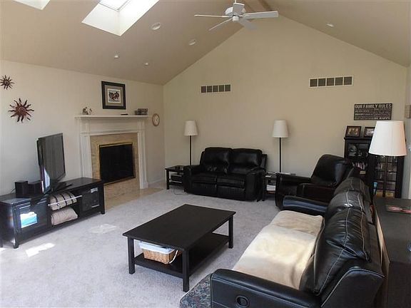 5th image of 3683 Middleton Dr
