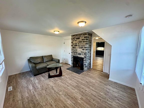 4th image of 207 E Mill St