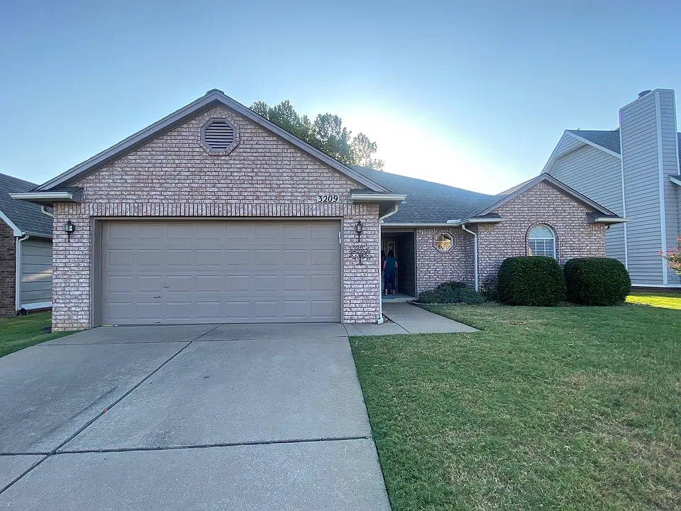 3209 N 6th Pl