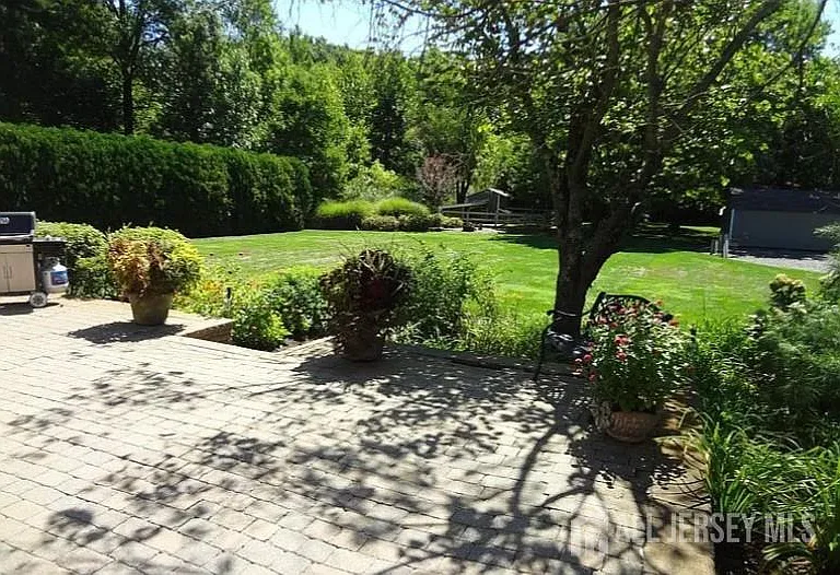 246 Fresh Ponds Rd — Photo 36