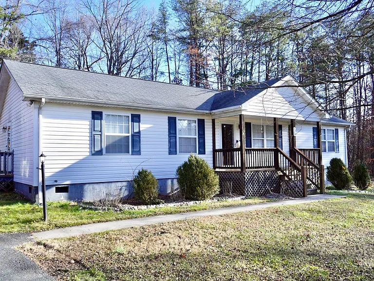 2427 Lindsay Rd — Photo 16