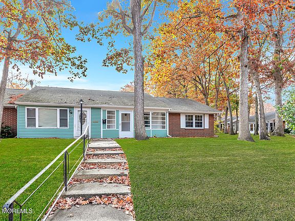 4th image of 63D Buckingham Drive
