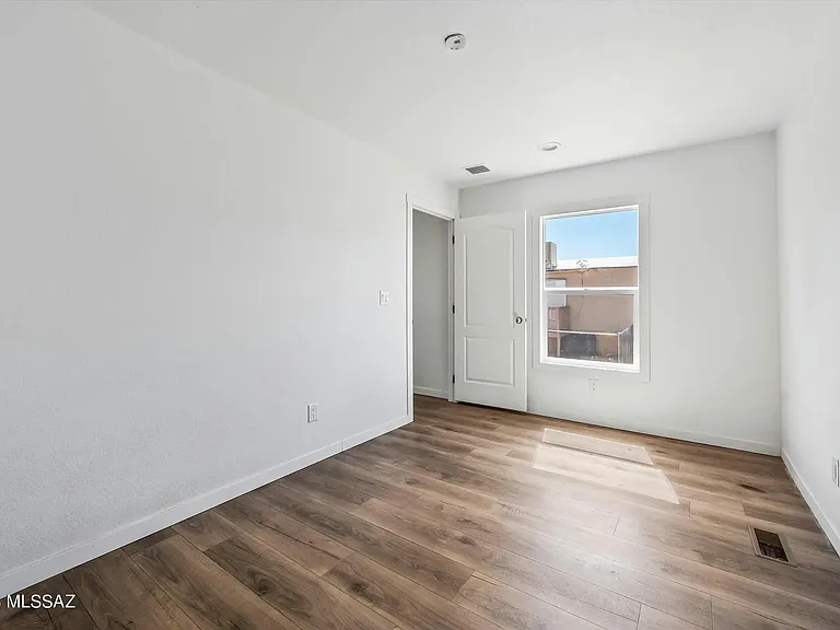 650 E Busby Dr #C — Photo 8