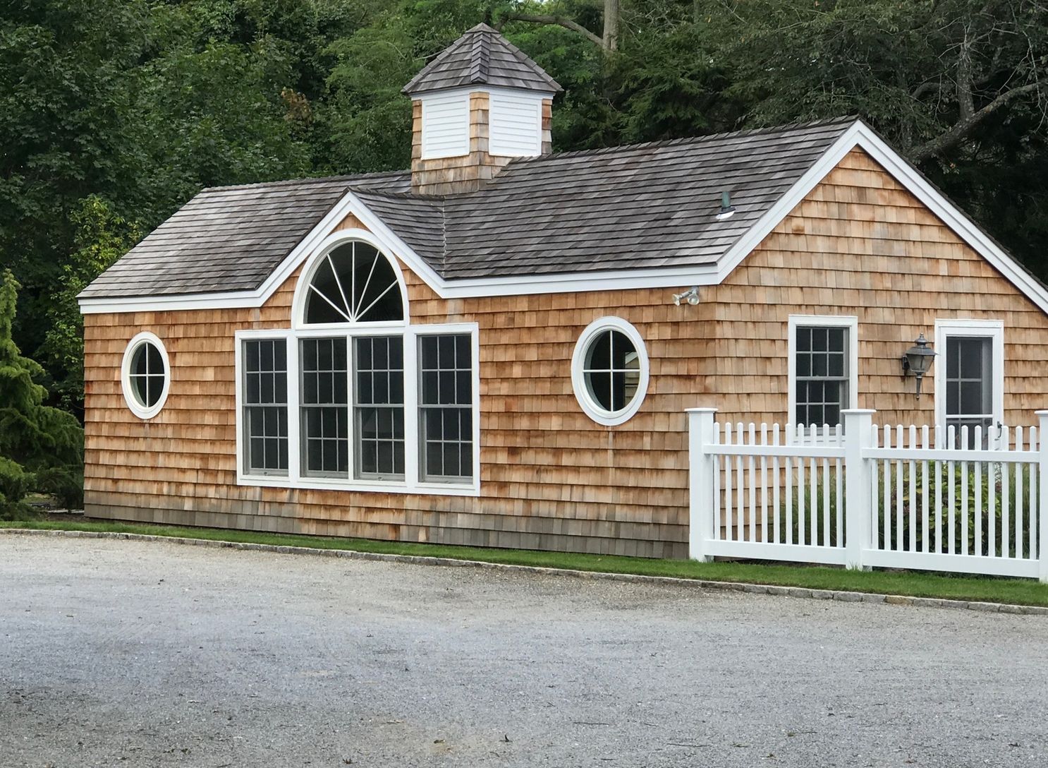  Over-Sized Pool house