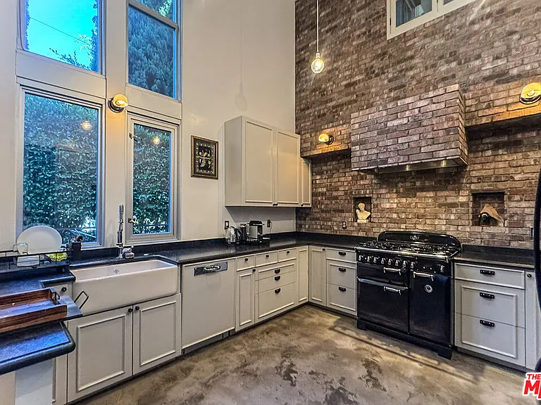 1037 N Laurel Ave #10B — Photo 11
