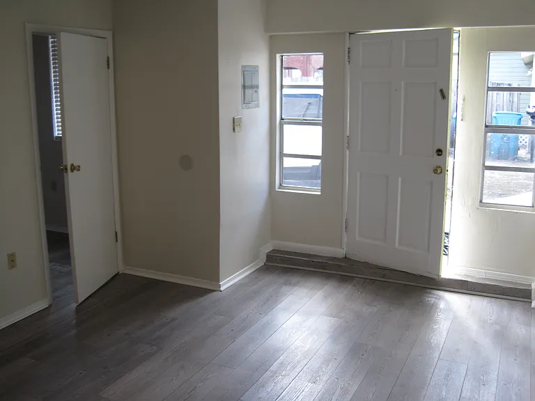 1425 1/2 E Concord St — Photo 3