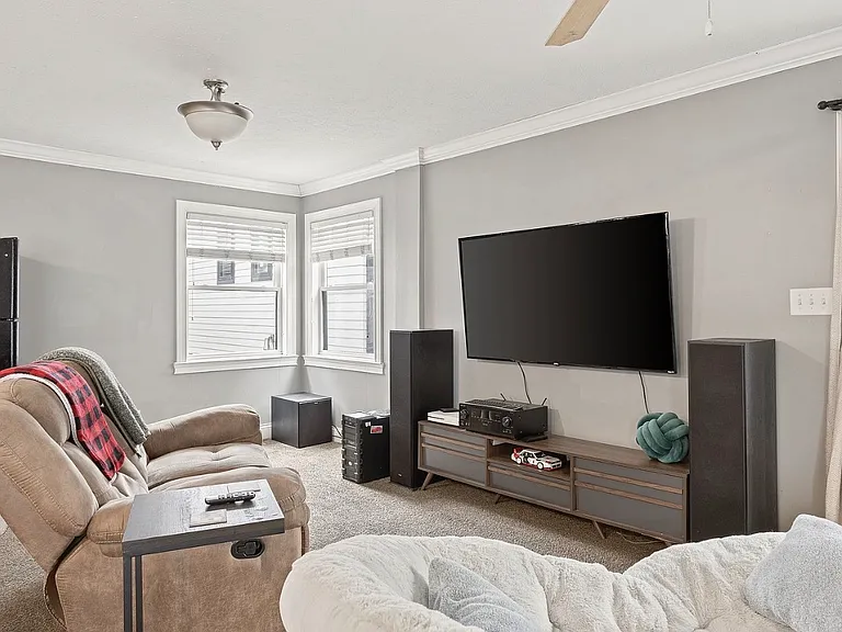 2020.5 Ruckle St — Photo 9