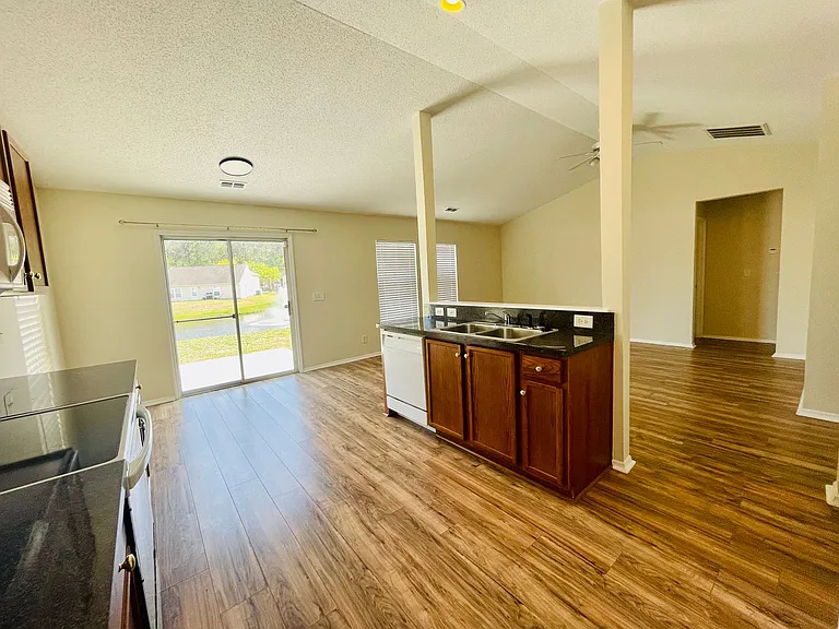 3038 Regency Oaks Dr — Photo 8