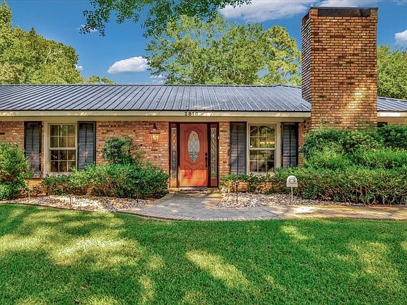 3rd image of 2810 Colonial Dr