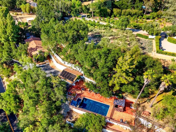 1002 Country Club Dr, Ojai, CA 93023