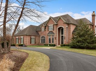 2204 Applecross Rd, Inverness, IL 60010