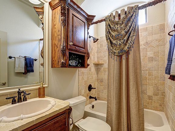 5th image of 2141 Farrington Ln