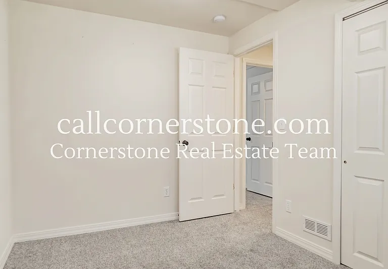4735 Malcom Ct — Photo 16