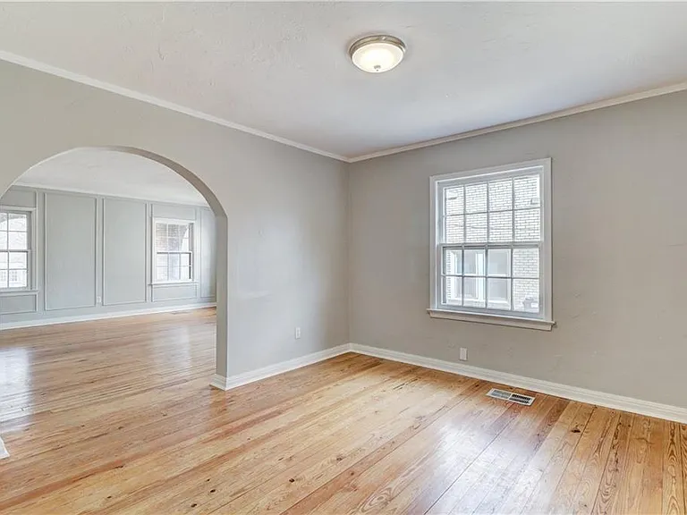 910 Northwest 37th Street - 908 — Photo 3