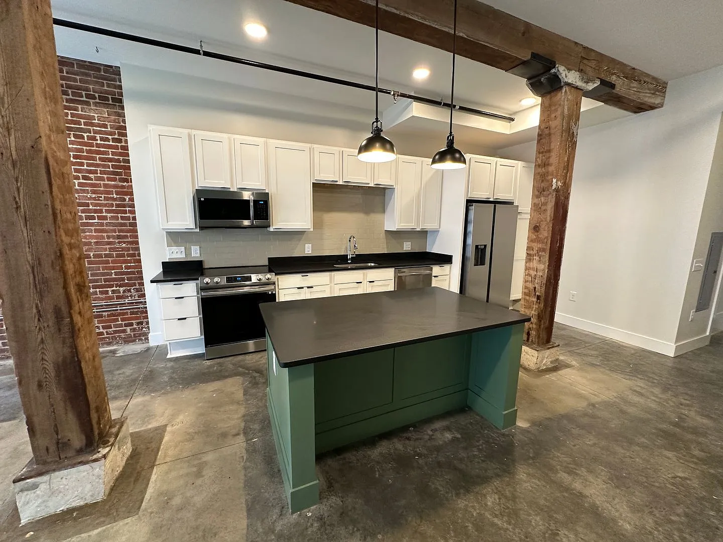 2 bed, 2.0 bath, 1280 sqft, $1,875 — Photo 2