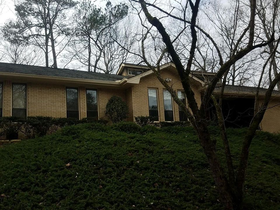 2nd image of 320 Landfall Rd NW
