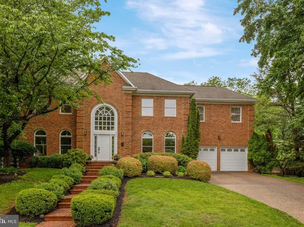 702 Ware St SW, Vienna, VA 22180