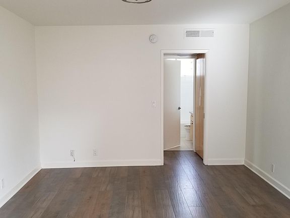 5th image of 5302 Comercio Ln APT 16