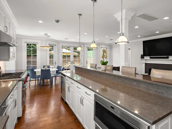 8008 Harbor View Terrace image 15 of 30