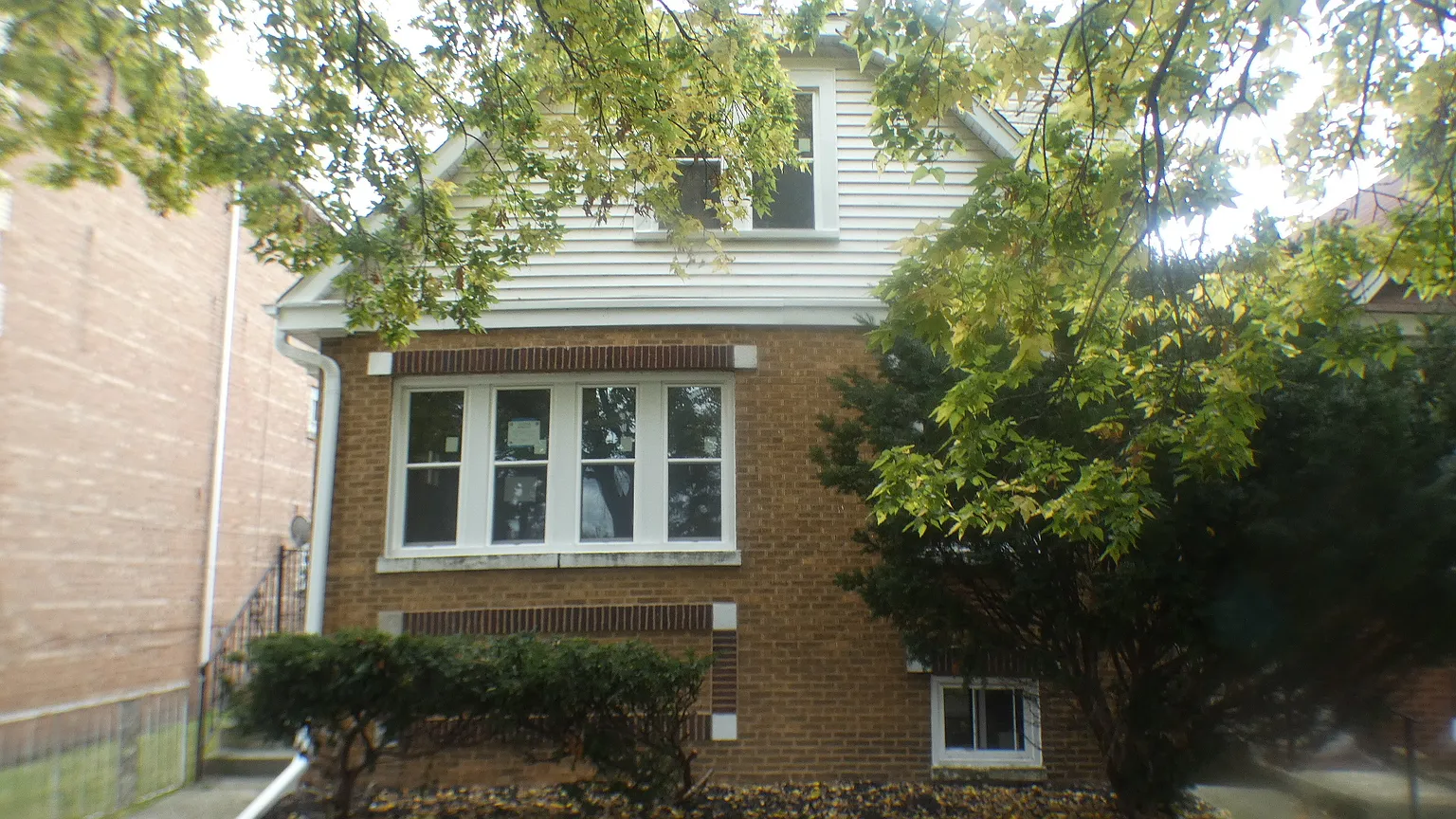2657 E 93rd St photo 1