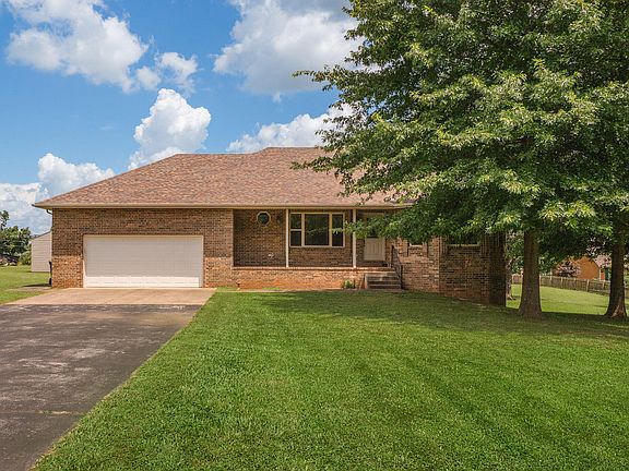 3rd image of 1482 N Osburn Lane