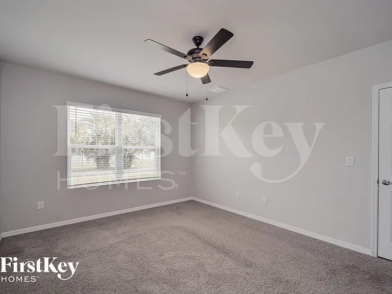 217 SE 27th St — Photo 9