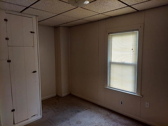 4th image of 571 Walnut St