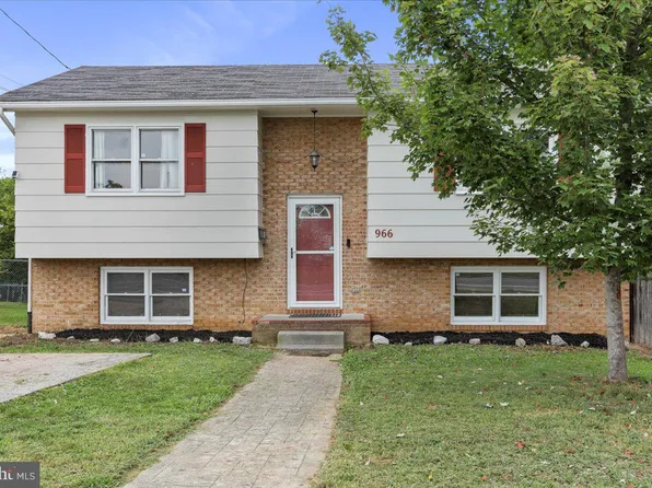 966 Woodstock Ln, Winchester, VA 22601