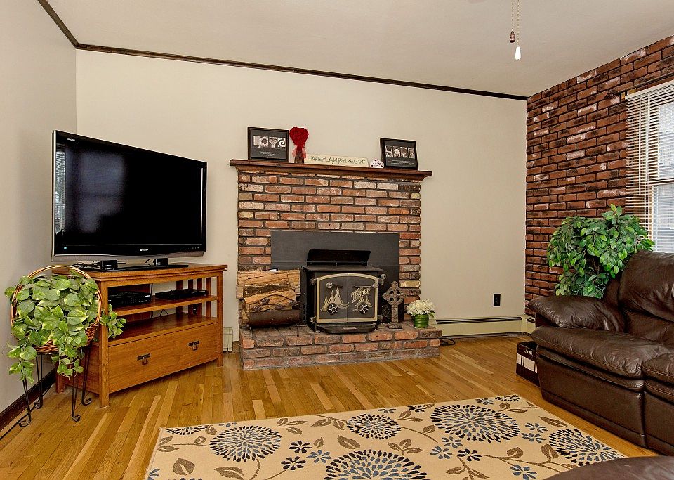 1st image of 2 Gardenia Ave