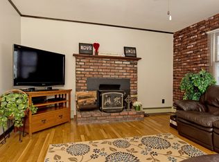 2 Gardenia Ave, Hampton Bays, NY 11946