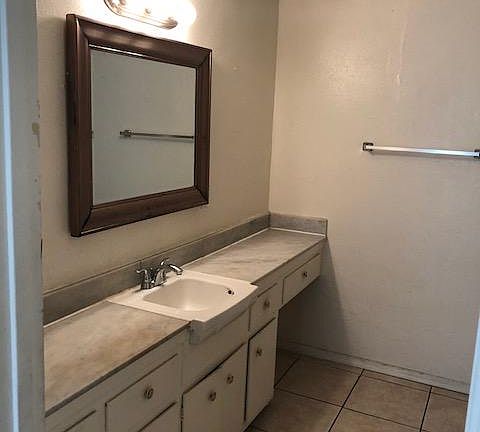 4th image of 851 W 169th St