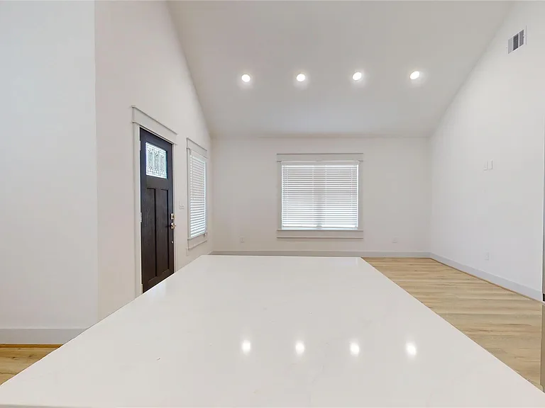 4305 Rogers St — Photo 15
