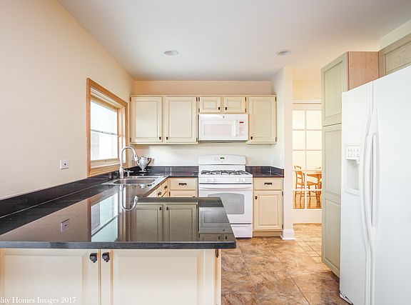 3rd image of 2916 Brighton Ct