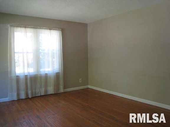 5th image of 900 W Meadows Pl