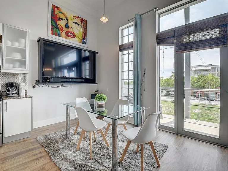 185 NE 4th Ave #210 — Photo 6